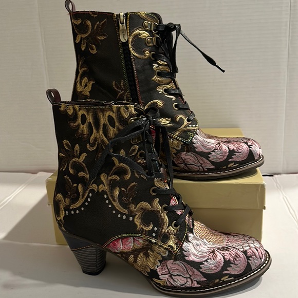 L'ATISTE Shoes - L Artiste ankle boots pre owned